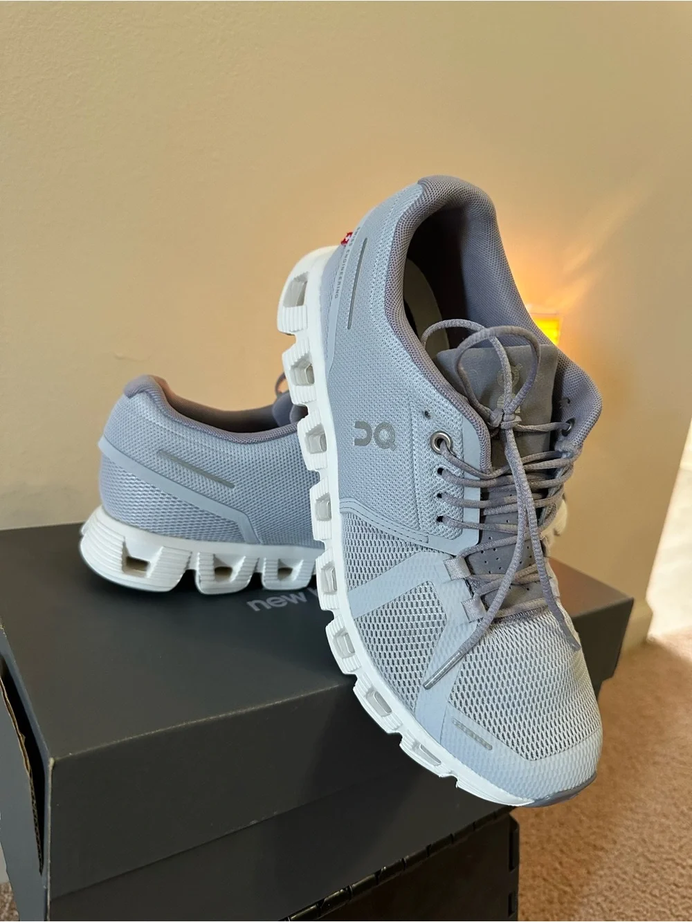 On Running Cloud 5 Women’s Size W9.5 color Heather/Fossil